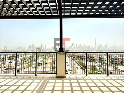 Exclusive Waterfront | Corner Unit with Sea Views