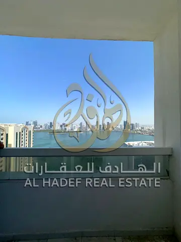 شقة للإيجار في المجاز 3 الشارقة | غرفتين وصالة + غرفة ماستر | بلكونة | طابق مرتفع | إطلالة مميزة