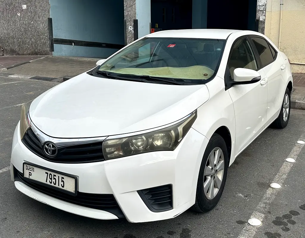 Toyota Corolla 2015 — photo 1 of 3
