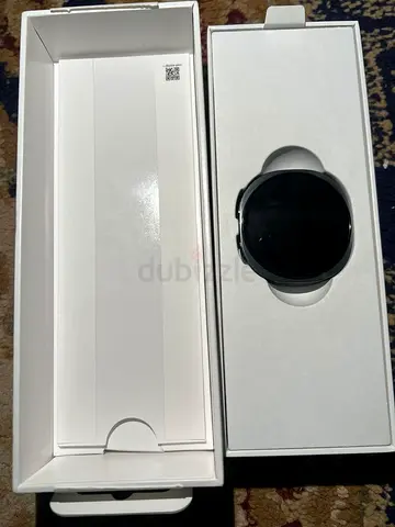 Samsung watch 8Round smartwatch in original box — working condition