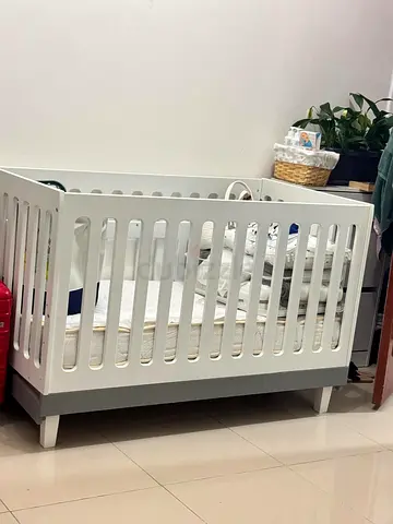 juniors Madison 3 in 1 White Wooden convertible crib