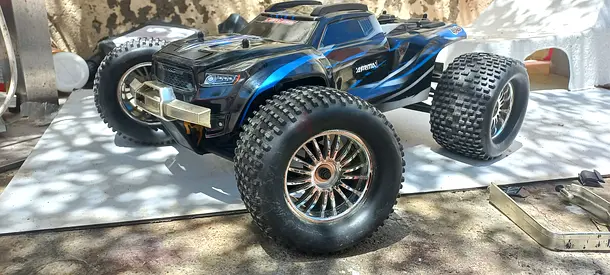 1/8 scale rc nitro truck with remote nitro fuel and starter