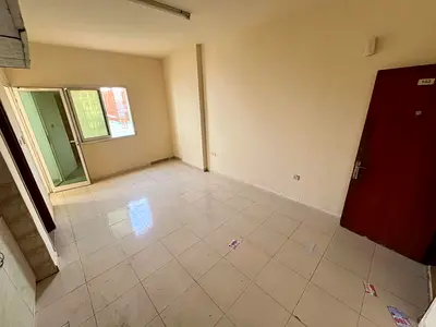 Studio apartment with balcony - Annual rent - Central air conditioning - Free maintenance