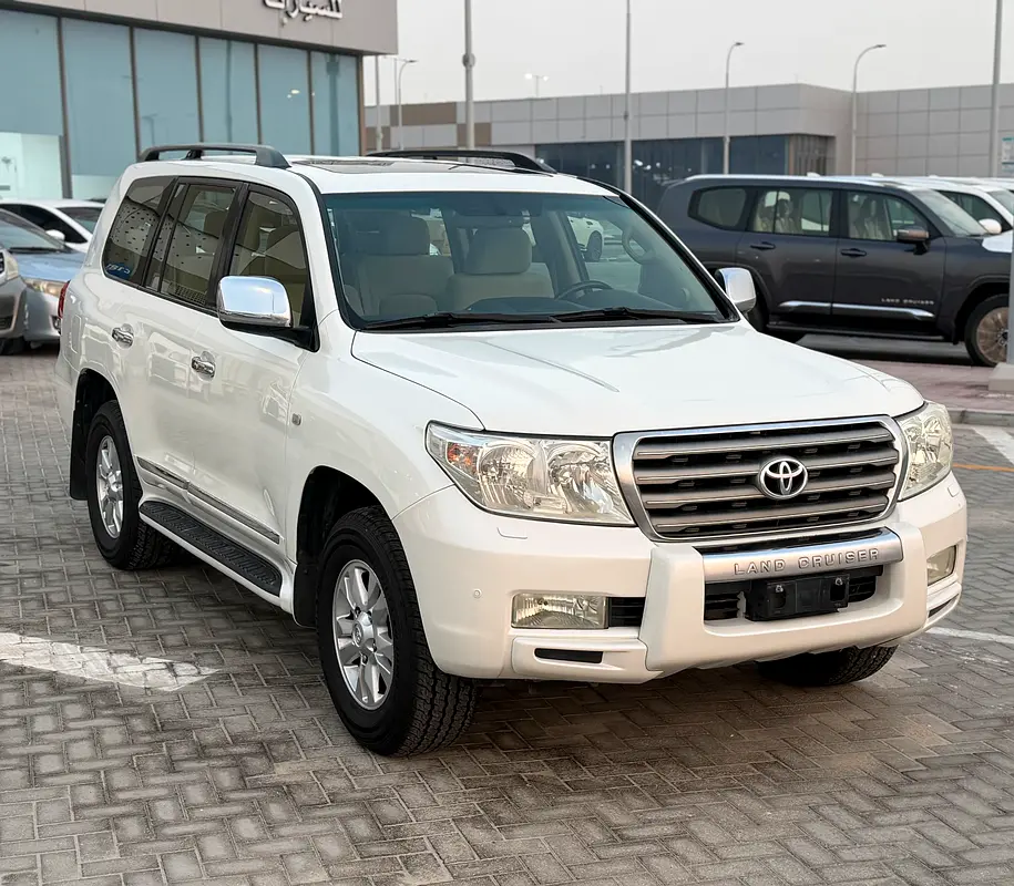 Toyota Land Cruiser 2009 — photo 1 of 12