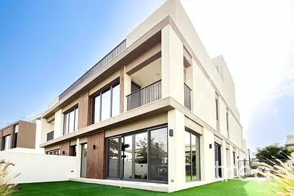 Park Facing | Landscaped | Corner Garden