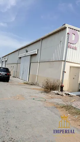 ارض صناعيه مسوره بسور 2900 قدم مع كهرباء 25 كيلو وات