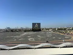 Open view - Free parking - Strategic location