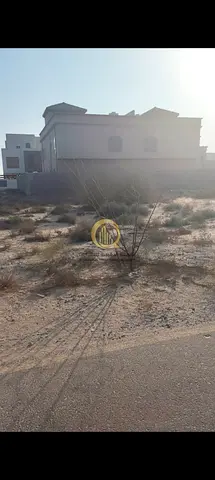 للبيع ارض سكنية في الحوشي ضاحية البديع  بمساحة 5100 قدم تصريح بناء ارضي واول ونصف السطح  تملك حر للاخوة الوافدين العرب