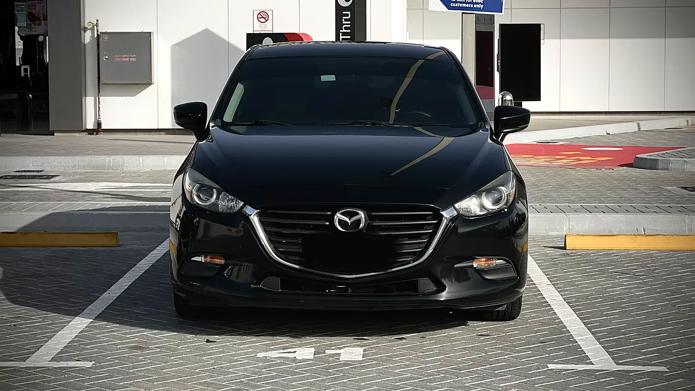 Mazda 3 2018 — photo 1 of 6