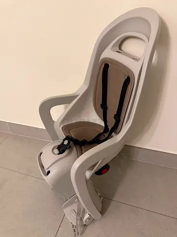 Baby seat / carrier for bike