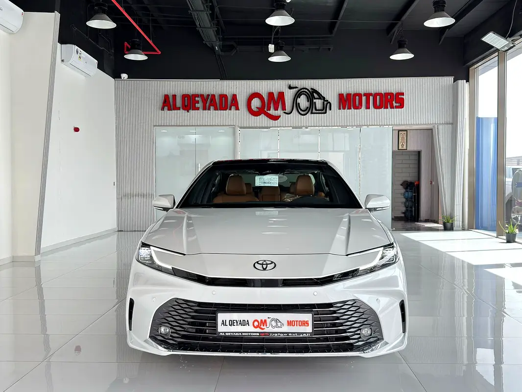 Toyota Camry 2026 — photo 1 of 13