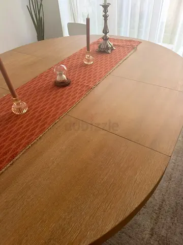 Pottery Barn Modern Farmhouse Round Pedestal Extendable Dining Table (60-78)