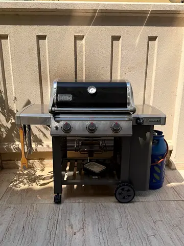 Weber Genesis II 3-burner gas BBQ grill