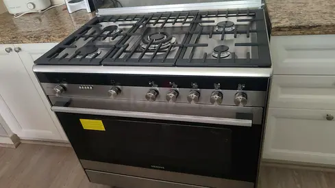 Siemens iQ700 Top Gas Stove with Electric Oven, 5 burner 90x60cm size.