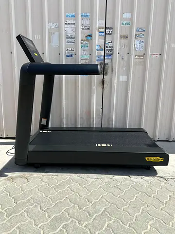 TECHNOGYM RUN LIVE 10 IN PERFECT CONDITION