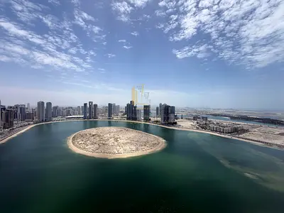 🔥 شقة فاخرة بإطلالة بحرية كاملة للبيع – برج الرند | الخان، الشارقة 🌊