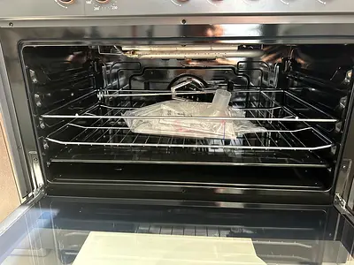 Stainless steel freestanding oven (good working condition) very good condition.