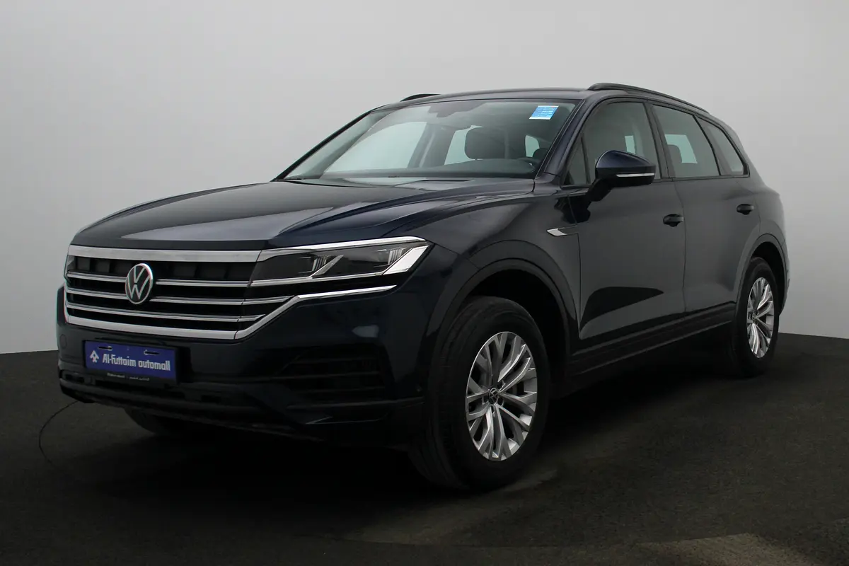 Volkswagen Touareg 2023 — photo 1 of 20