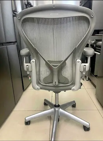I am selling herman miller Aeron chair.size C