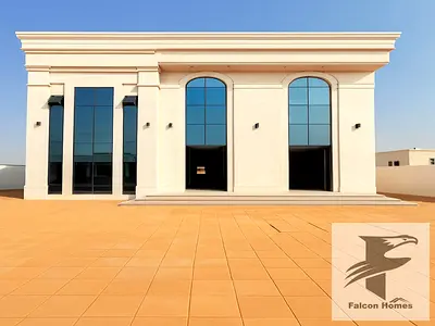 فيلا جديدة مكونة من 5 غرف نوم مع حديقة كبيرة