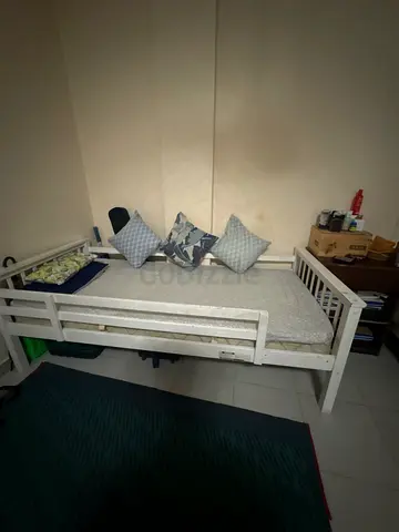 Single Bed Frame with Mattress and support on the side