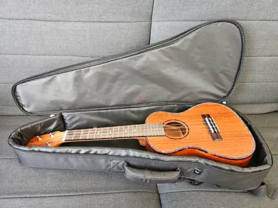 TOM Ukulele *brand-new