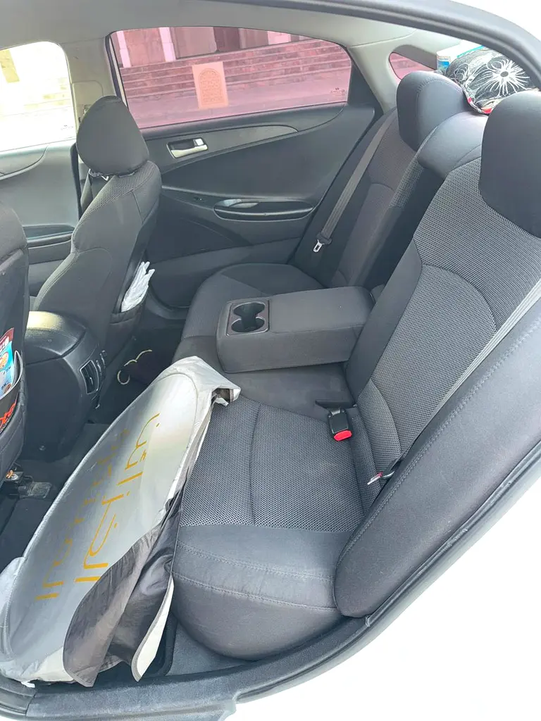 Hyundai Sonata 2012 — photo 1 of 12
