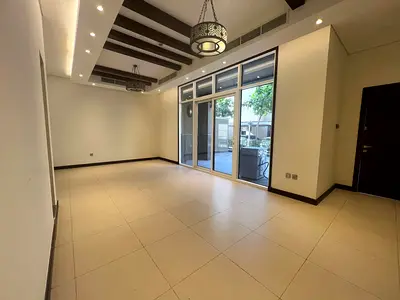 فيلا VIP مدينه التلال | تانى ساكن | اطلاله مفتوحه | باركن | تراس كبير | على مخرج دبى | منطقه لعب اطفال