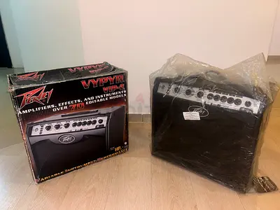 Peavey VYPR VIP-2, Guitar, Bass, and Acoustic 40W Modelling Amp. AED 650 (Negotiable)