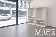 Street-Facing Shop | Multiple Chqs | Glass Frontage