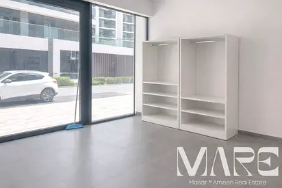 Street-Facing Shop | Multiple Chqs | Glass Frontage
