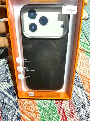 Carbon-finish protective case for iPhone 17 Pro (triple-camera) - new in box