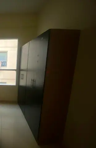 2 wardrobes (each with 2 doors)