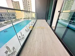 Pool View l 12 Cheques | Vacant