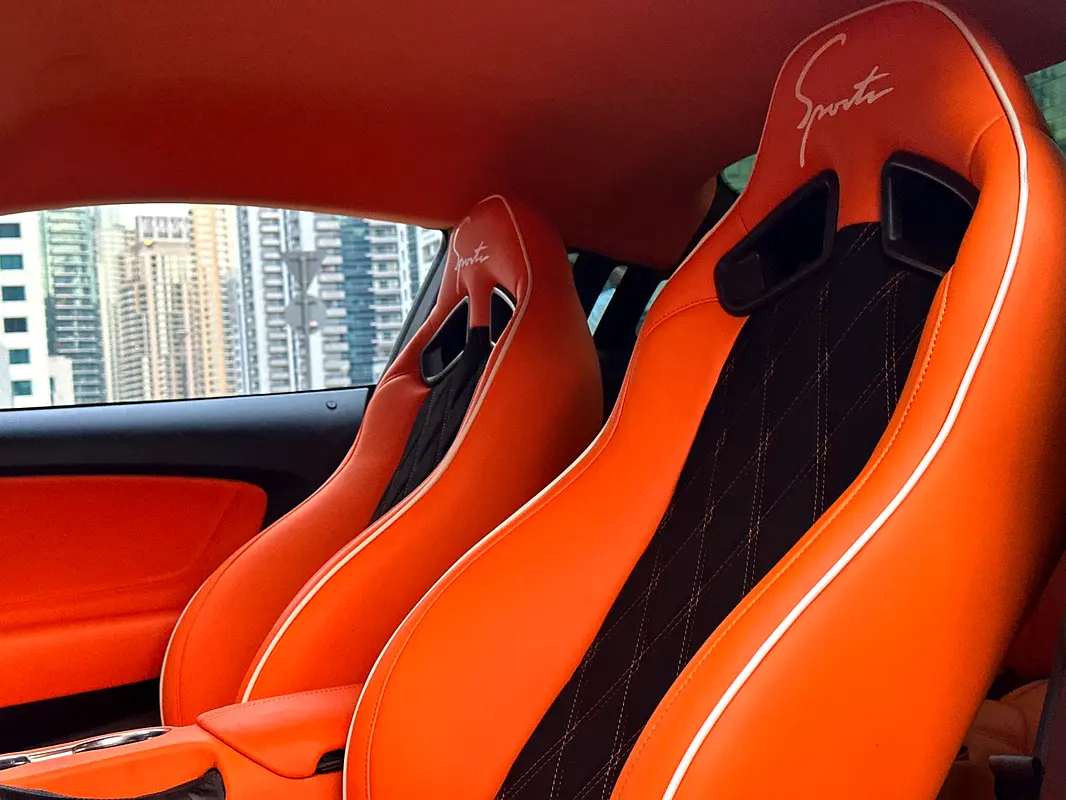 Ford Mustang 2021 — photo 1 of 20