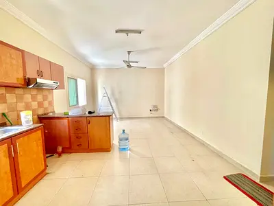 No deposit cash studio near park and bus station