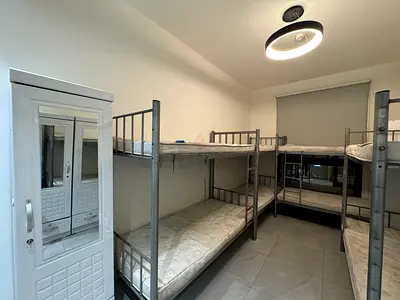 Bed space for in a studio . 3 mins walk to ADCB metro