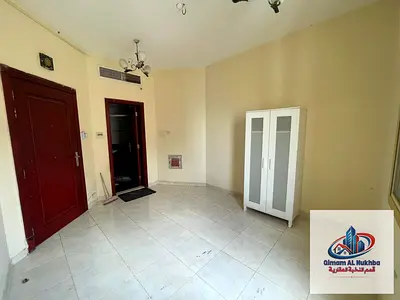 استوديو بمساحه  ممتازه _ تكييف مركزى _ غاز مركزى _ متوفر باركينج _ بجوار المسجد _ سهل الوصول الى مخرج دبي