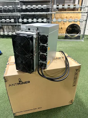 Antminer S19 XP 141TH/s BTC miner excellent condition