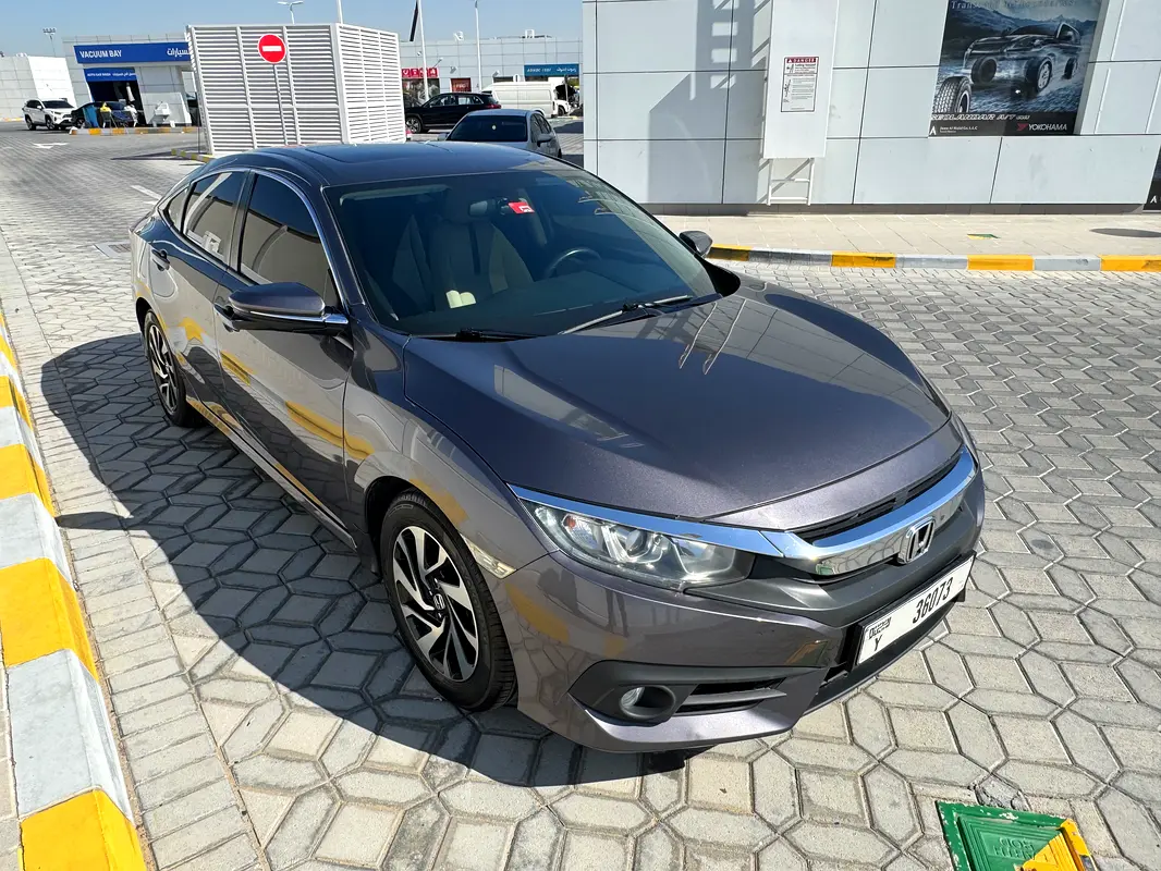 Honda Civic 2017 — photo 1 of 15