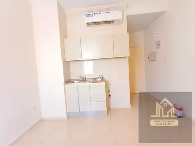 WOW \\ LOOK LIKE A SPACIOUS GORGEOUS APARTMENT \\ AT THE PRIME LOCATION \\ FAMILY BUILDING \\