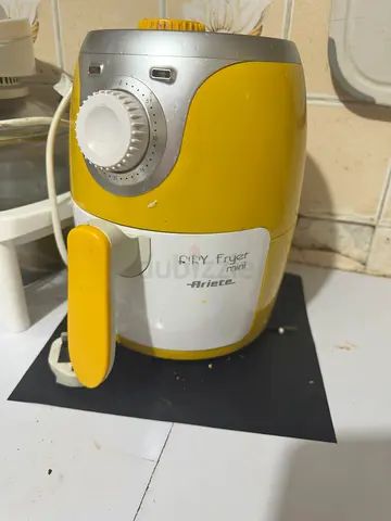 Yellow compact air fryer - working condition