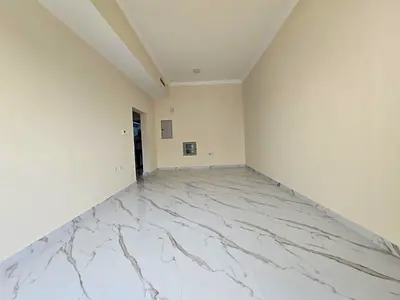 شقة جديدة ثاني ساكن في المويهات خلف الأكاديمية بتكييف وغاز مركزي وصيانة فري