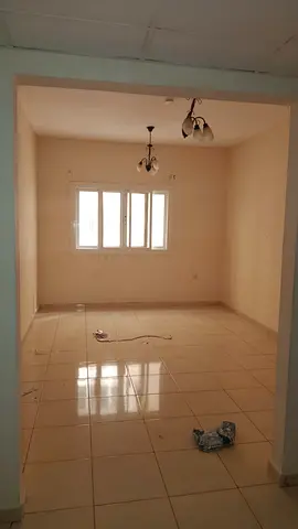 غرفة وصالة ماستر للإيجار في الزاهية مويلح الشارقة، 2 حمام، مساحة ممتازة، تشطيب مريح، موقع حيوي، السعر 37000 درهم، 4 دفعات، تأمين 2000.