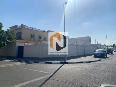 فيلا للبيع في الشارقة – منطقة المنصورة  تفاصيل العقار: • دور واحد | زاوية على شارعين • مساحة الأرض: 5,300 قدم مربع • 6 غرف نوم ماستر • مجلس • صالتان •