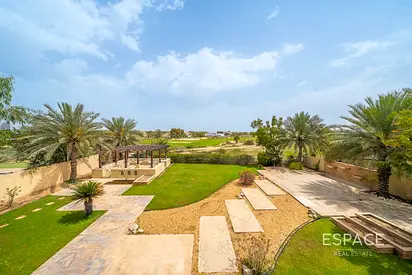 Exclusive | Huge Plot | Full Golf Course