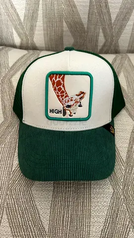 Green  White Giraffe Patch Trucker Hat — Brand new , Flawless Condition