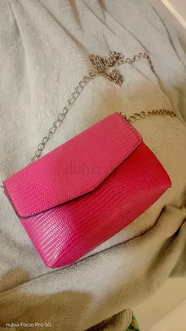Pink textured chain-strap parfois crossbody bag
