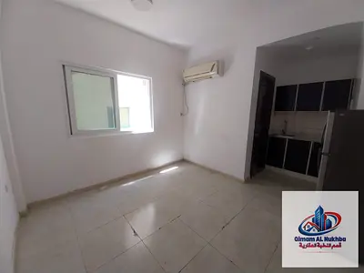 استوديو اقتصادي للإيجار في البوطينة الشارقة، مساحة واسعة وتشطيب راقي، ثاني ساكن، موقع مميز على شارع رئيسي قريب من كل الخدمات