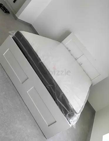 IKEA brimness king size bed with headboard+ 4 big storage drawers underneath with IKEA mattress 180×